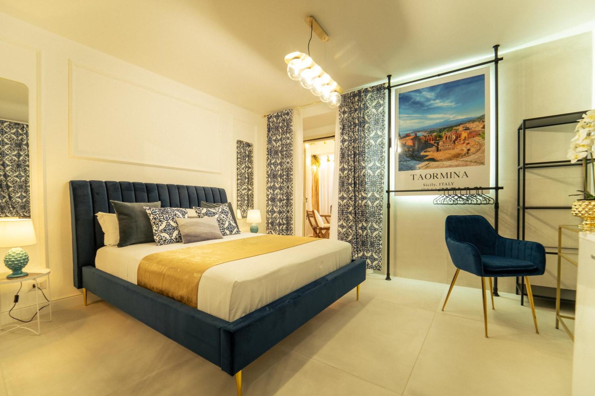 Johnny'S Suites Taormina Beach Bay Eksteriør billede