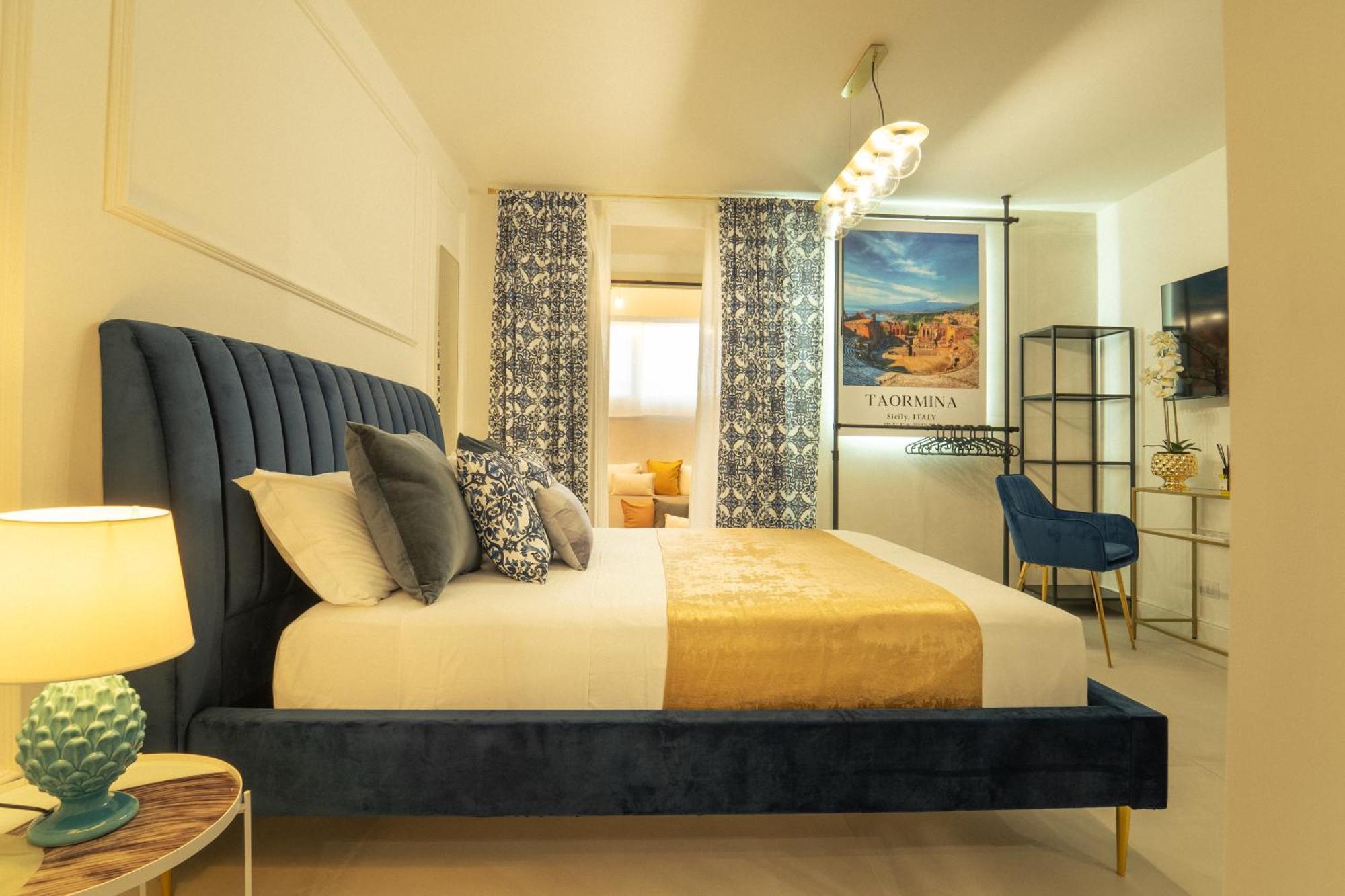 Johnny'S Suites Taormina Beach Bay Eksteriør billede