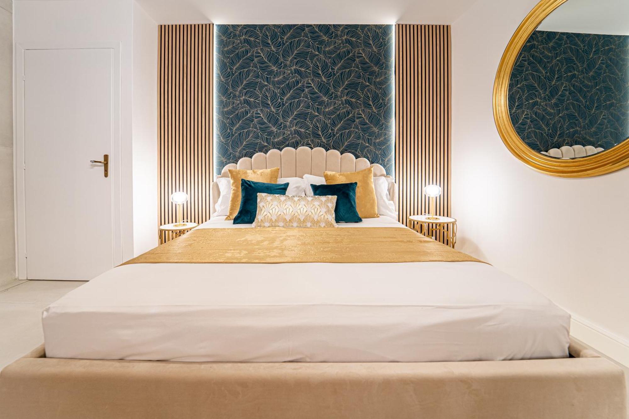 Johnny'S Suites Taormina Beach Bay Eksteriør billede