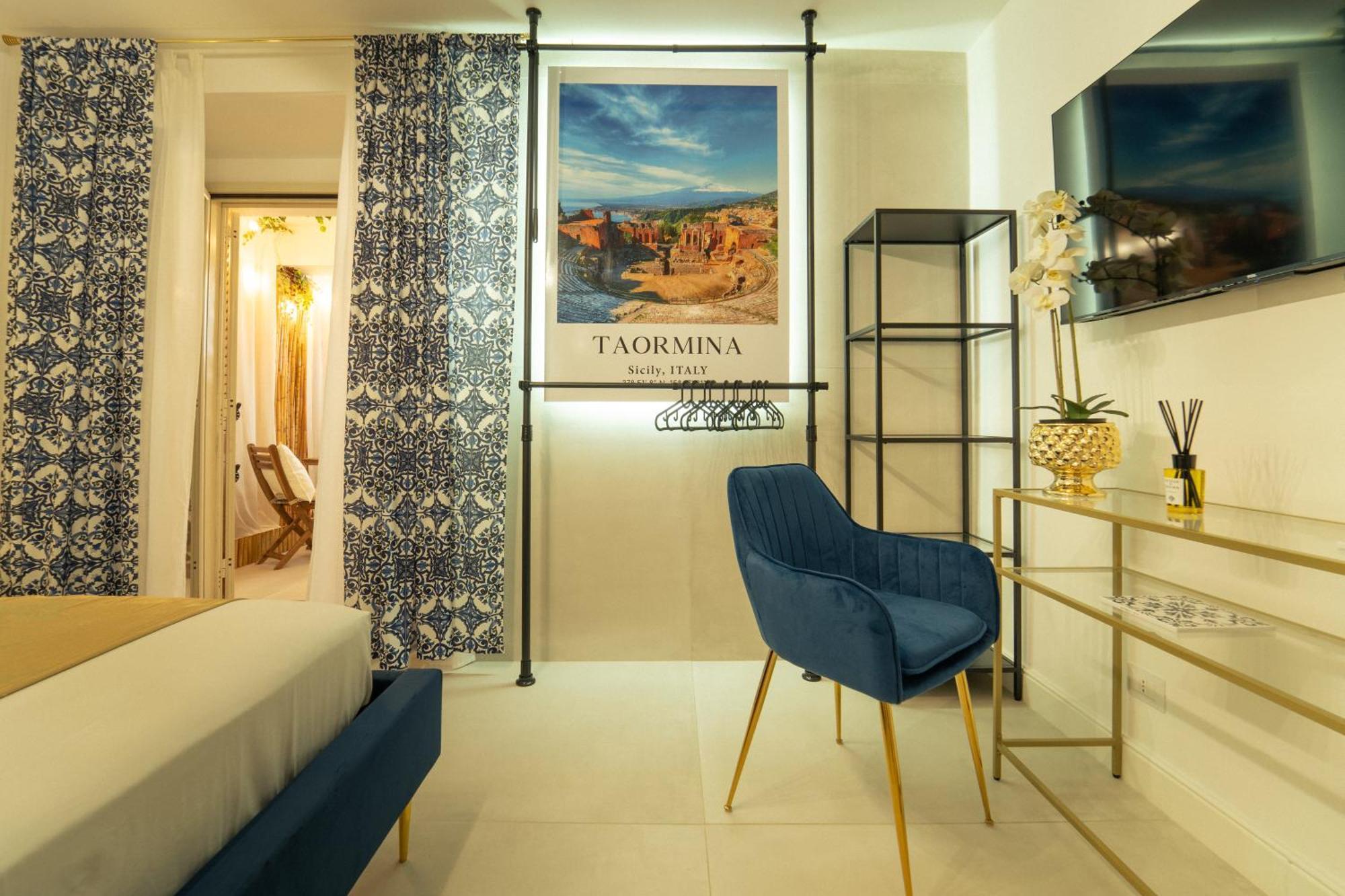 Johnny'S Suites Taormina Beach Bay Eksteriør billede
