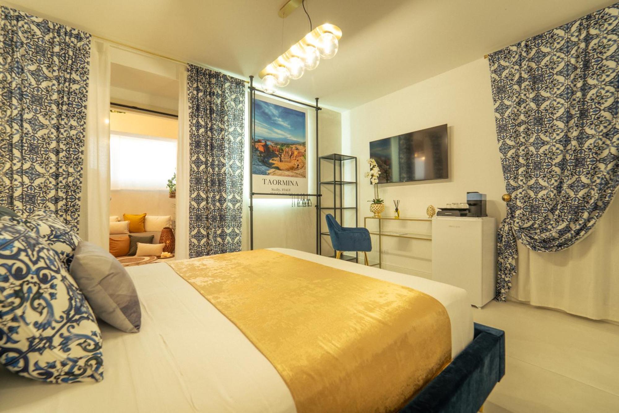 Johnny'S Suites Taormina Beach Bay Eksteriør billede
