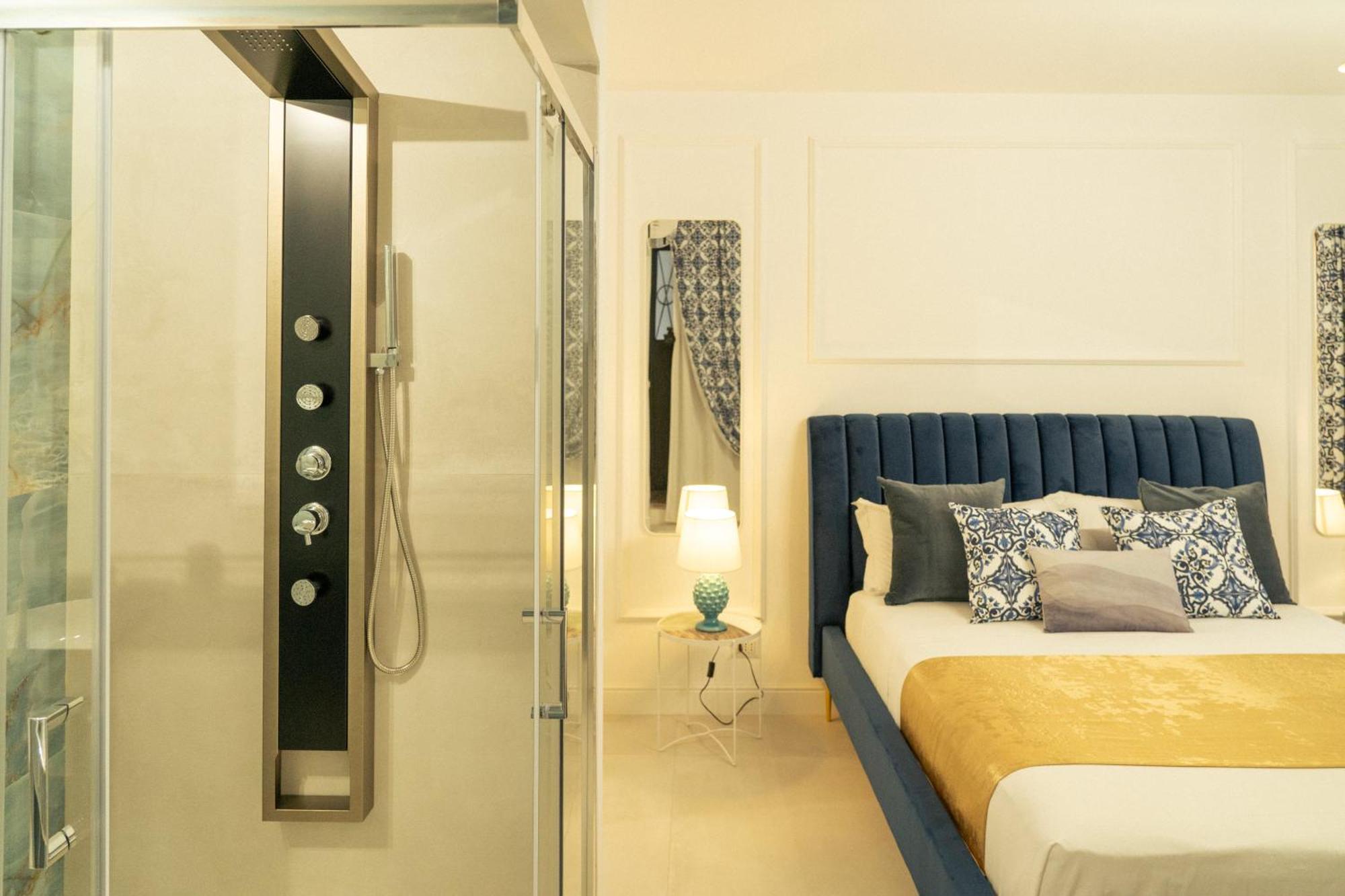 Johnny'S Suites Taormina Beach Bay Eksteriør billede