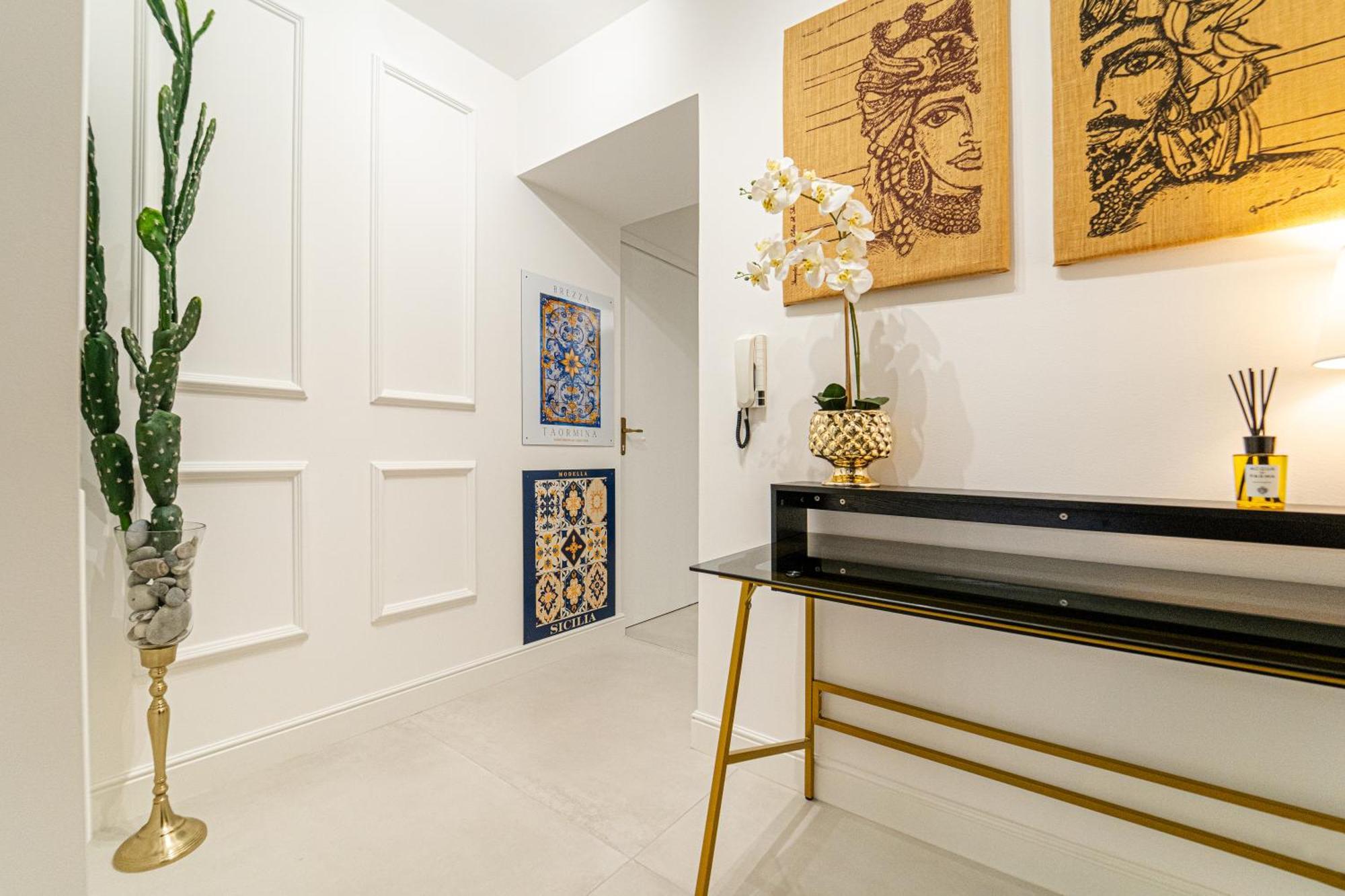 Johnny'S Suites Taormina Beach Bay Eksteriør billede